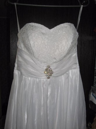 Продается отличное свадебное платье на стройную девушку.
Цвет белый, размер 44 . . фото 9