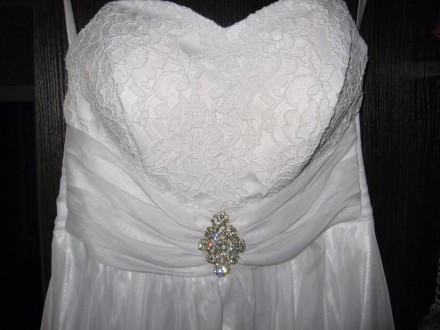 Продается отличное свадебное платье на стройную девушку.
Цвет белый, размер 44 . . фото 3