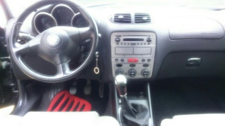 Продам Alfa Romeo 147. Состояние близко к идеалу. 2002 год, 1,6 газ/бензин. Газо. . фото 4