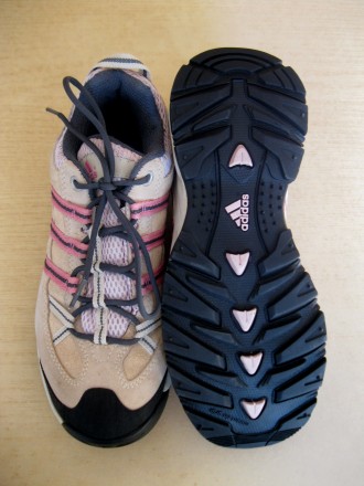 Отличные новые кроссовки Adidas 39 +2/3 размера недорого. 

Размер по стельке . . фото 3