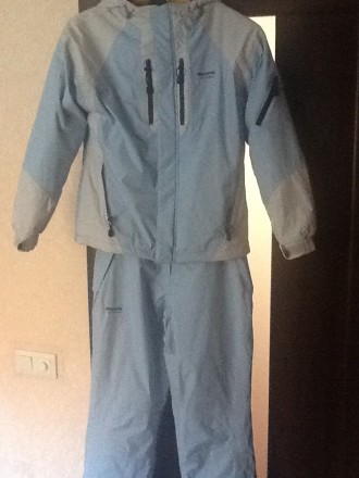 Лыжный костюм голубой цвет с белыми вставками
Размер 46-48
Новый
Можно носить. . фото 2