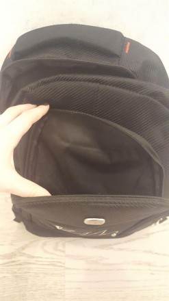 Черный рюкзак с двумя отделениями на молнии. В большом отделении  есть специальн. . фото 7