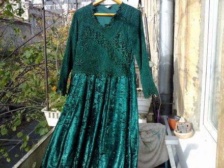 Платье нарядное с длинными рукавами, на подкладке, производство Италия, цвет тём. . фото 2