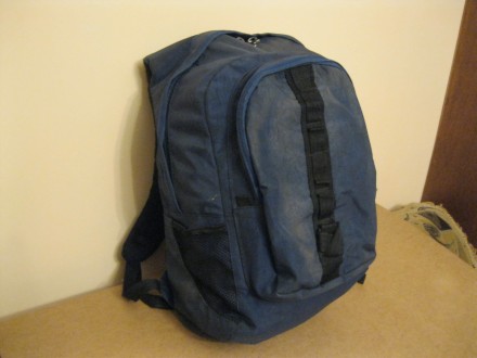 Продам городской рюкзак с грудной стяжкой и двумя регулируемыми лямками и ручкой. . фото 2