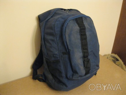 Продам городской рюкзак с грудной стяжкой и двумя регулируемыми лямками и ручкой. . фото 1