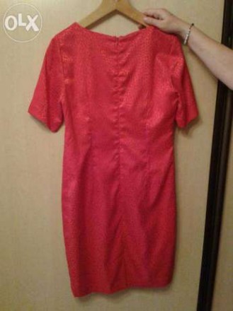 Абсолютно новое, нарядное яркое красное платье.
Размер 50
на поясе бант, ткань. . фото 5