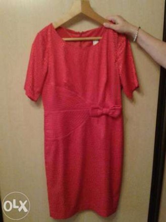 Абсолютно новое, нарядное яркое красное платье.
Размер 50
на поясе бант, ткань. . фото 4