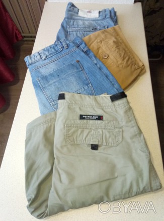 Продаю одним лотом 4 пары  мужских брюк. ( 2 пары джинсы, шорты с каманами и брю. . фото 1