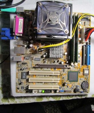 Набор:
Материнская плата Asus P4GE-MX rev. 2.02 Socet 478
Процессор Pentium 4 . . фото 4