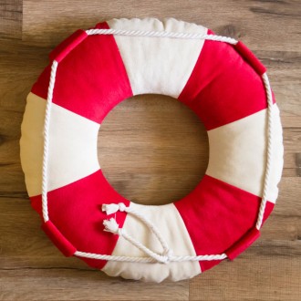 Интерьерная подушка «Спасательный круг маленький» входит в серию «Море». Красный. . фото 3