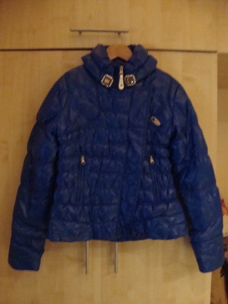 Продам красивенную гламурную курточку ярко-синего цвета  в новом состоянии.На во. . фото 2