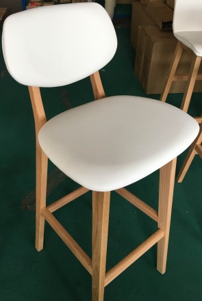 В качестве основного материала для изготовления деревянных барных стульев Тренто. . фото 8