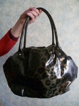 Продам сумку, расцветка под "леопарда", состояние на 4-, ходила с ней буквально . . фото 2