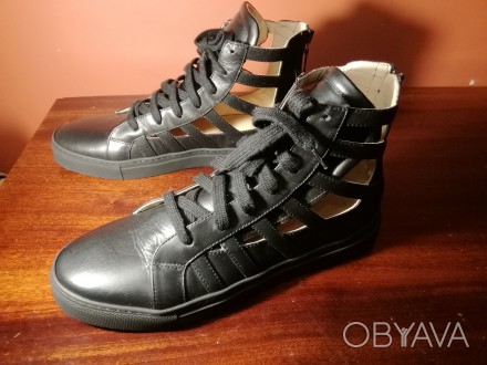Новые женские ботинки известной итальянской фирмы
Качественная натуральная кожа. . фото 1