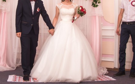 Продам свадебное платье, очень красивое. Не венчанное!Размер 44, регулируется ко. . фото 3
