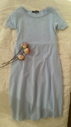 Очень нежное и милое платье клеш нежно голубого цвета.
Размер М.
Грудь 37
Тал. . фото 2