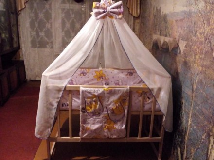 Детская кроватка из натурального дерева, светлая без лака, с колесиками и качалк. . фото 2