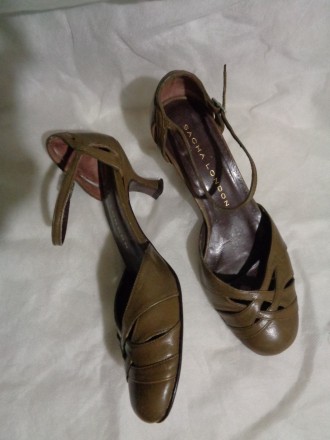 Продам туфли-босоножки классика кожаные ( SACHA London ) болотного цвета на небо. . фото 3