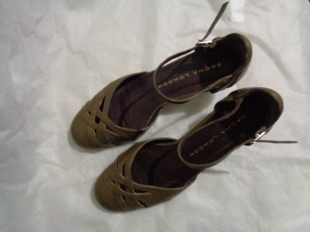 Продам туфли-босоножки классика кожаные ( SACHA London ) болотного цвета на небо. . фото 5