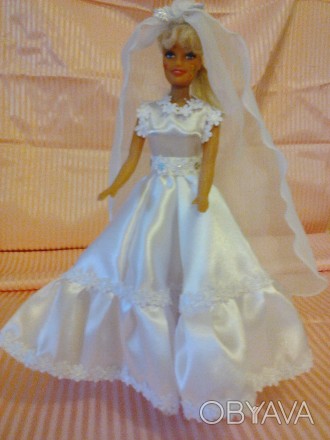 Свадебное белое атласное длинное платье со шлейфом на куклу Барби с фатой.
feni. . фото 1