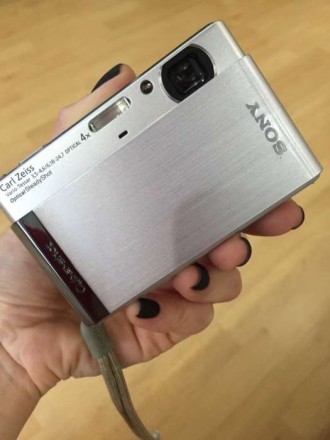 Фотоаппарат Sony Cyber-Shot DSC-T90 Silver в отличном состоянии, на дисплее имею. . фото 2