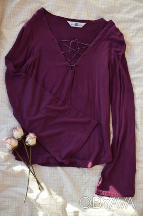 Стильная кофта с веревками на груди и клешеным рукавом.Цвет темно фиолетовый.В т. . фото 1