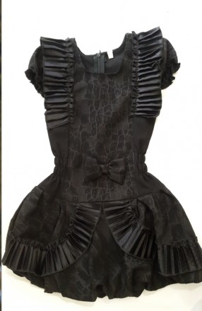 Необычное платье с коротким рукавчиком-фонарик, черного цвета прекрасно будет см. . фото 3