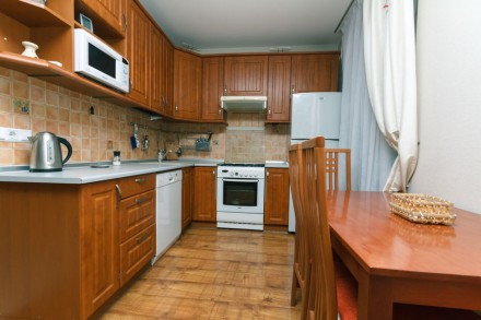 Комфортабельная квартира на бул. Леси Украинки 1/4 . Кухня-студио 30 кв.метров о. Печерск. фото 3