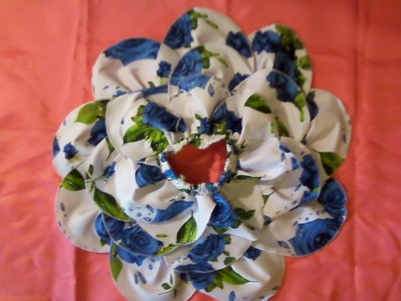 Детская юбка на 3 - 5 лет белого цвета с крупными синими розами пошитая в форме . . фото 2