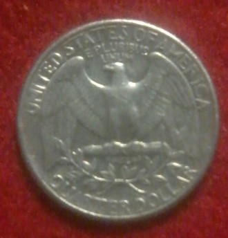 Продам очень редкую монету, перевертыш QUARTER DOLLAR, США 1980г с красной полос. . фото 3