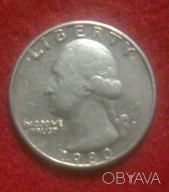 Продам очень редкую монету, перевертыш QUARTER DOLLAR, США 1980г с красной полос. . фото 1