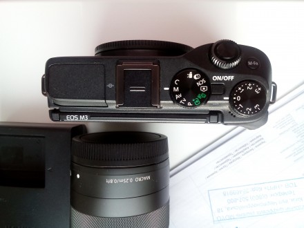 Фотоаппарат с коробкой,в которой:
-body  фотокамеры с крышкой корпуса
-объекти. . фото 9