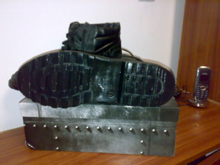 продам мужские черные ботинки.на шнурках,ребристая толстая подошва,прочные,наруж. . фото 3
