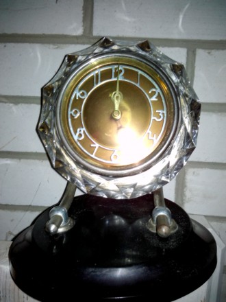Оригинальные часы маяк в хрустальном корпусе производства СССР в хорошем рабочем. . фото 3