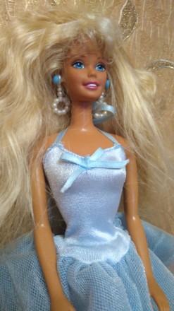 Кукла Барби в очень хорошем состоянии, ножки гнутся на щелчки, шикарные волосы. . фото 3