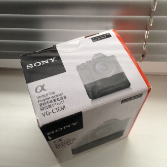 Продаю батарейную ручку Vertical Grip для Sony a7/7s/7r. Новая запечатана. Подар. . фото 2