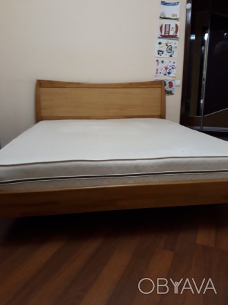 Кровать деревянная двуспальная, с ламелями (все ламели целые) под матрас 160 на . . фото 1