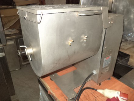 В продаже   Клипсатор, куттер  шприц для колбасы  фаршемес  льдогенератор     об. . фото 4