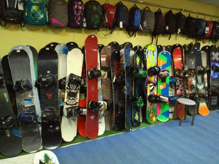Большой выбор сноубордов, лыж, ботинок, креплений и другого спортивного оборудов. . фото 2