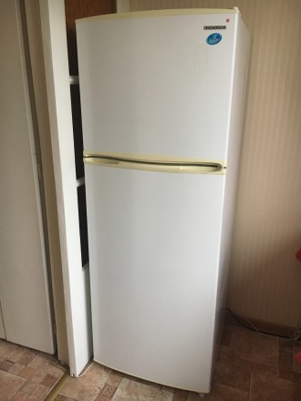 Продаю б/у холодильник Samsung.
В рабочем состоянии, не был в ремонте. 
Габари. . фото 2