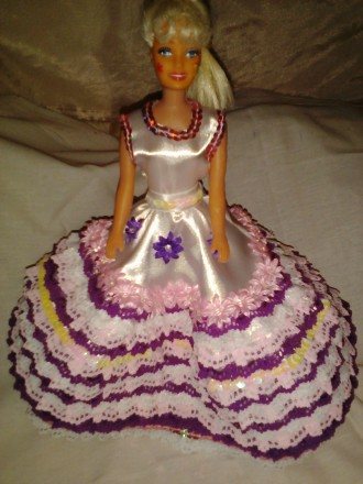 Нарядное платье на куклу Барбби, пошитое из белого атласа. Отделка - блестки, кр. . фото 2