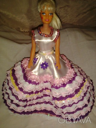 Нарядное платье на куклу Барбби, пошитое из белого атласа. Отделка - блестки, кр. . фото 1