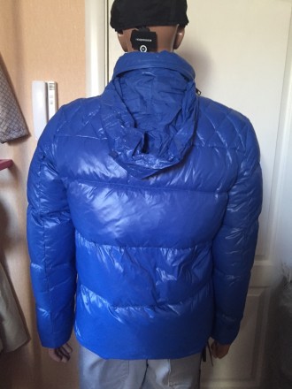 Куртка-пуховик мужская, зимняя, приятного синего цвета,

впереди с полосками ч. . фото 4