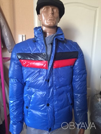 Куртка-пуховик мужская, зимняя, приятного синего цвета,

впереди с полосками ч. . фото 1