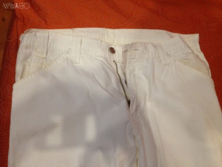Летние легкие джинсы,клеш, есть небольшие пятна, на фото видно.. . фото 3