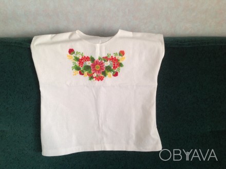 Блузка льняная с вышивкой ручной работы для девочки 7-9 лет в отличном состоянии. . фото 1