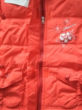 Куртка зимняя на девочку 6-7 ми лет
новая
на флисовой подкладке на синтепоне.
. . фото 3