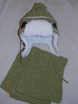 Шапка с шарфиком на мальчика примерно до 2 лет
(на меху, теплая)
б/у,
в отлич. . фото 3