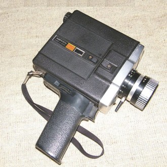 Любительский киносъёмочный аппарат Аврора-215, рассчитанный на 8-мм киноплёнку ф. . фото 2