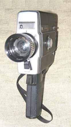 Любительский киносъёмочный аппарат Аврора-215, рассчитанный на 8-мм киноплёнку ф. . фото 4